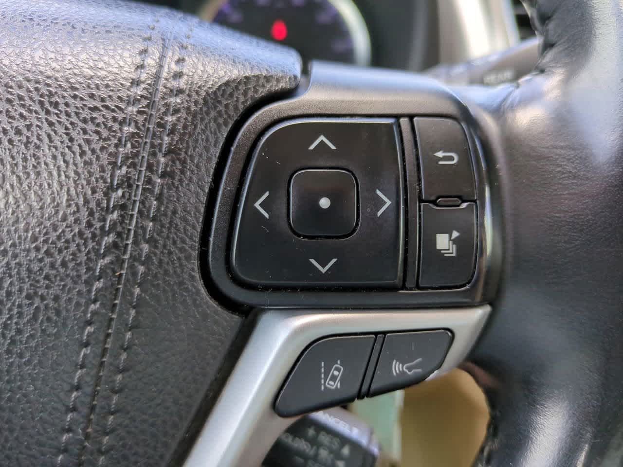 Thumbnail: 2019 Toyota Highlander - 24