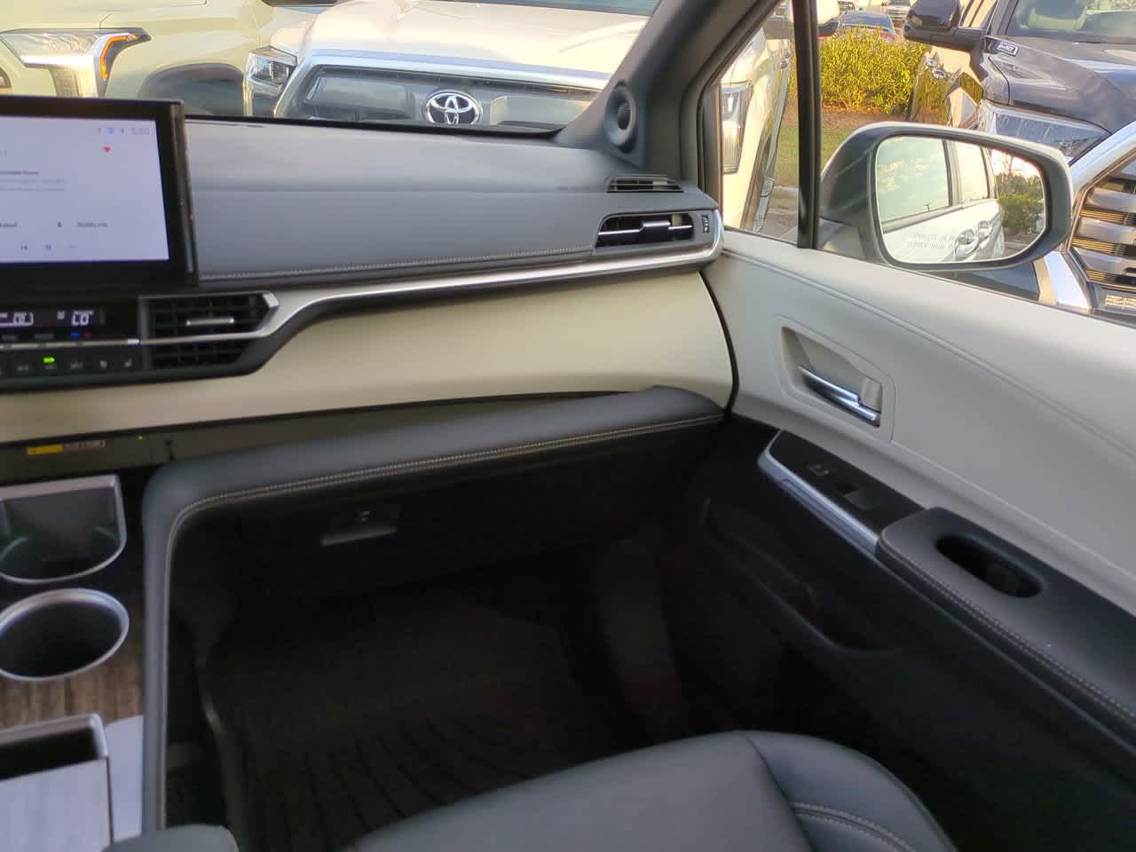 Thumbnail: 2025 Toyota Sienna - 16