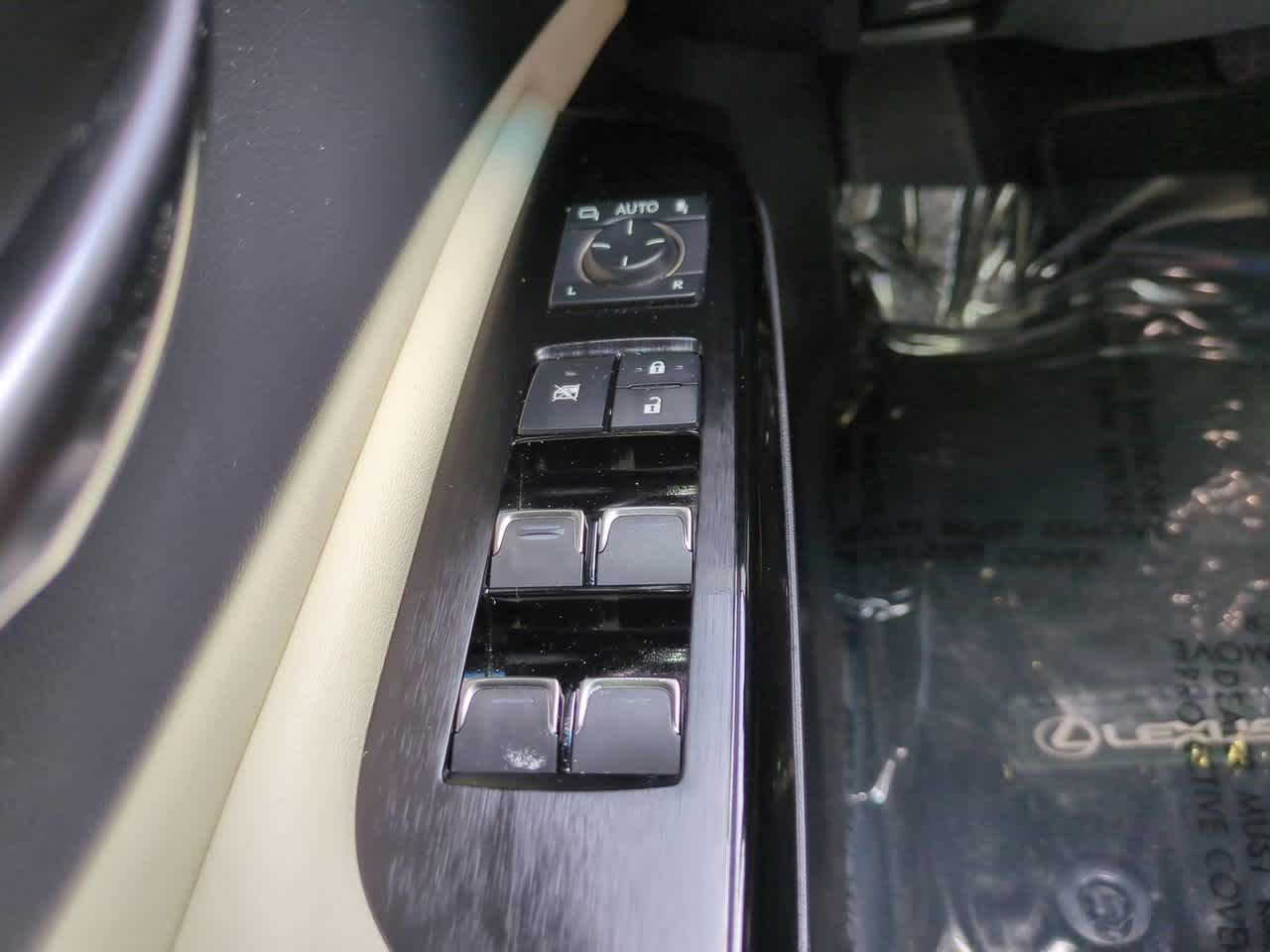 Thumbnail: 2022 Lexus ES - 23