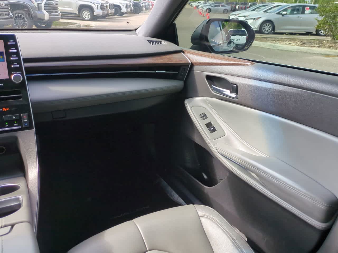Thumbnail: 2021 Toyota Avalon - 16