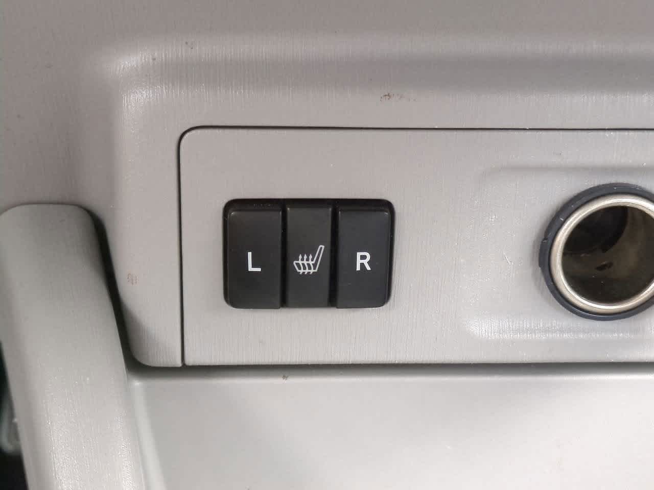 Thumbnail: 2015 Toyota Prius v - 21
