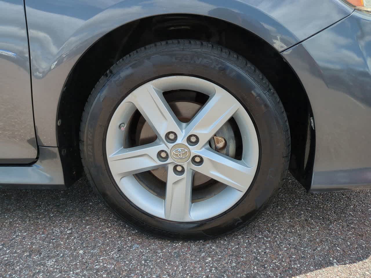 Thumbnail: 2012 Toyota Camry - 11