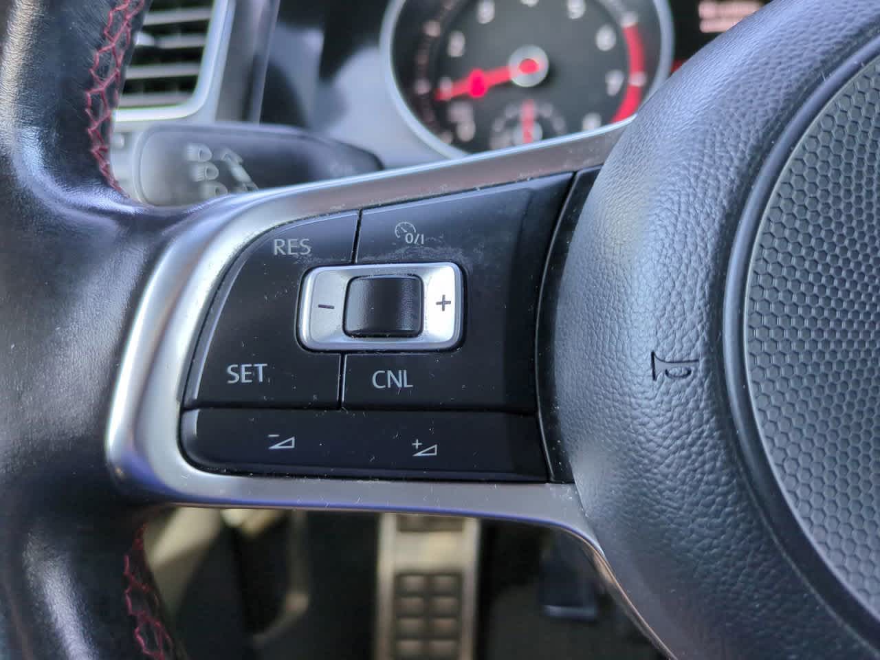 Thumbnail: 2018 Volkswagen Golf - 22