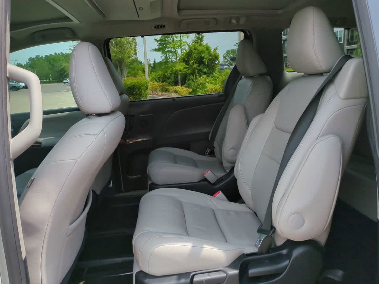 2015 Toyota Sienna Limited 14