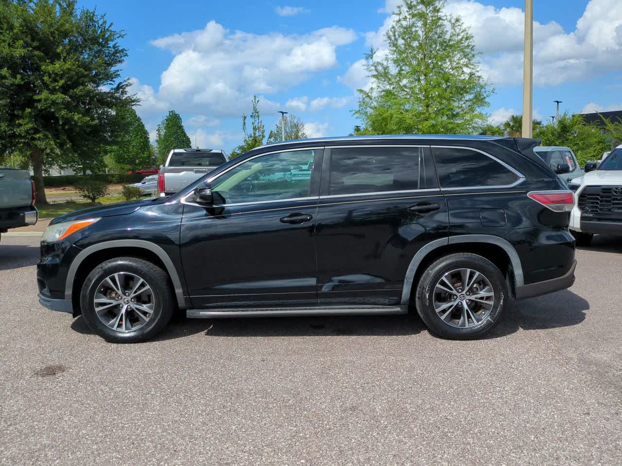 Thumbnail: 2016 Toyota Highlander - 3