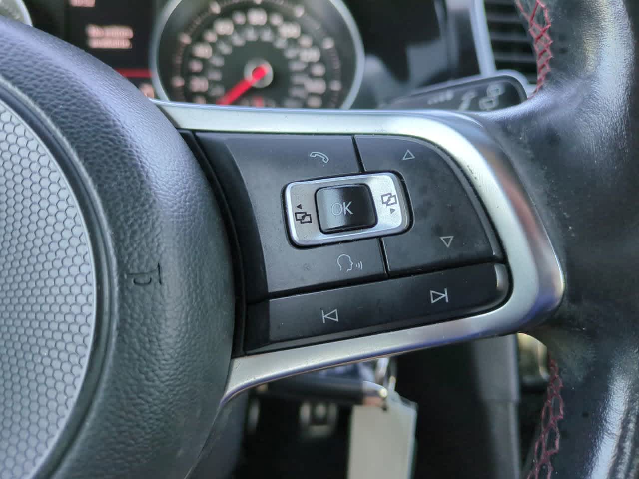 Thumbnail: 2018 Volkswagen Golf - 23