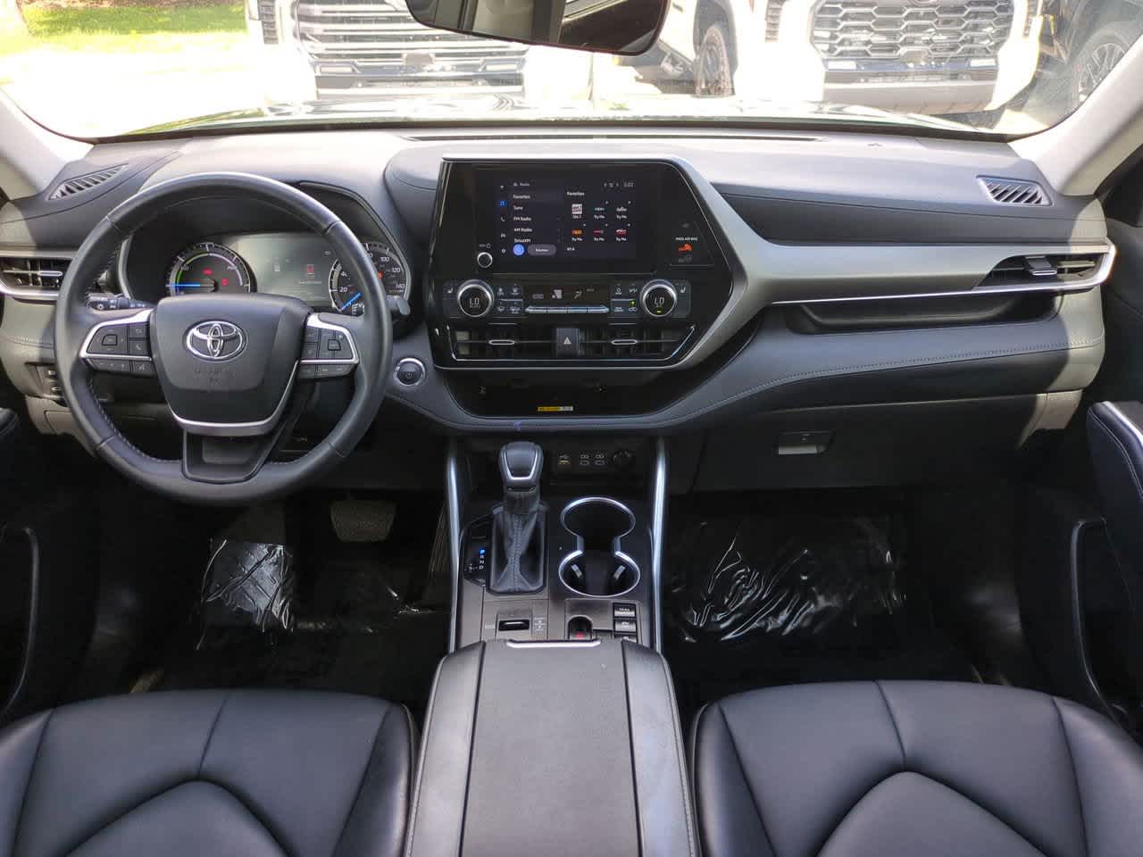 Thumbnail: 2023 Toyota Highlander - 15
