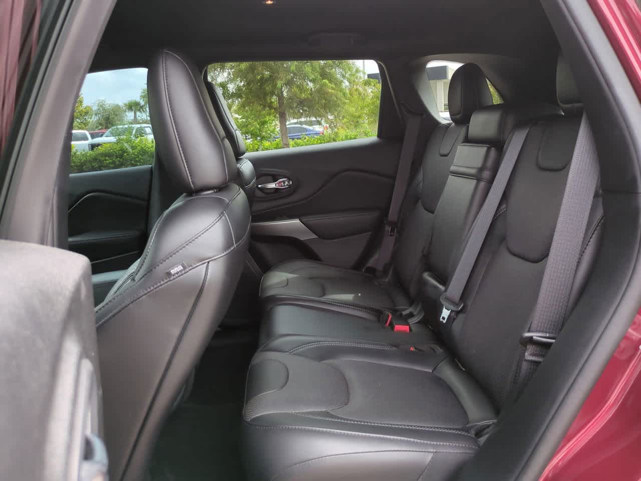 Thumbnail: 2019 Jeep Cherokee - 13