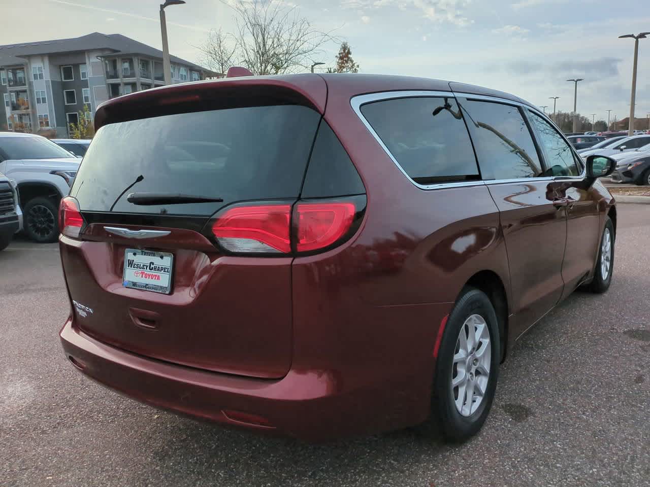 Thumbnail: 2017 Chrysler Pacifica - 6