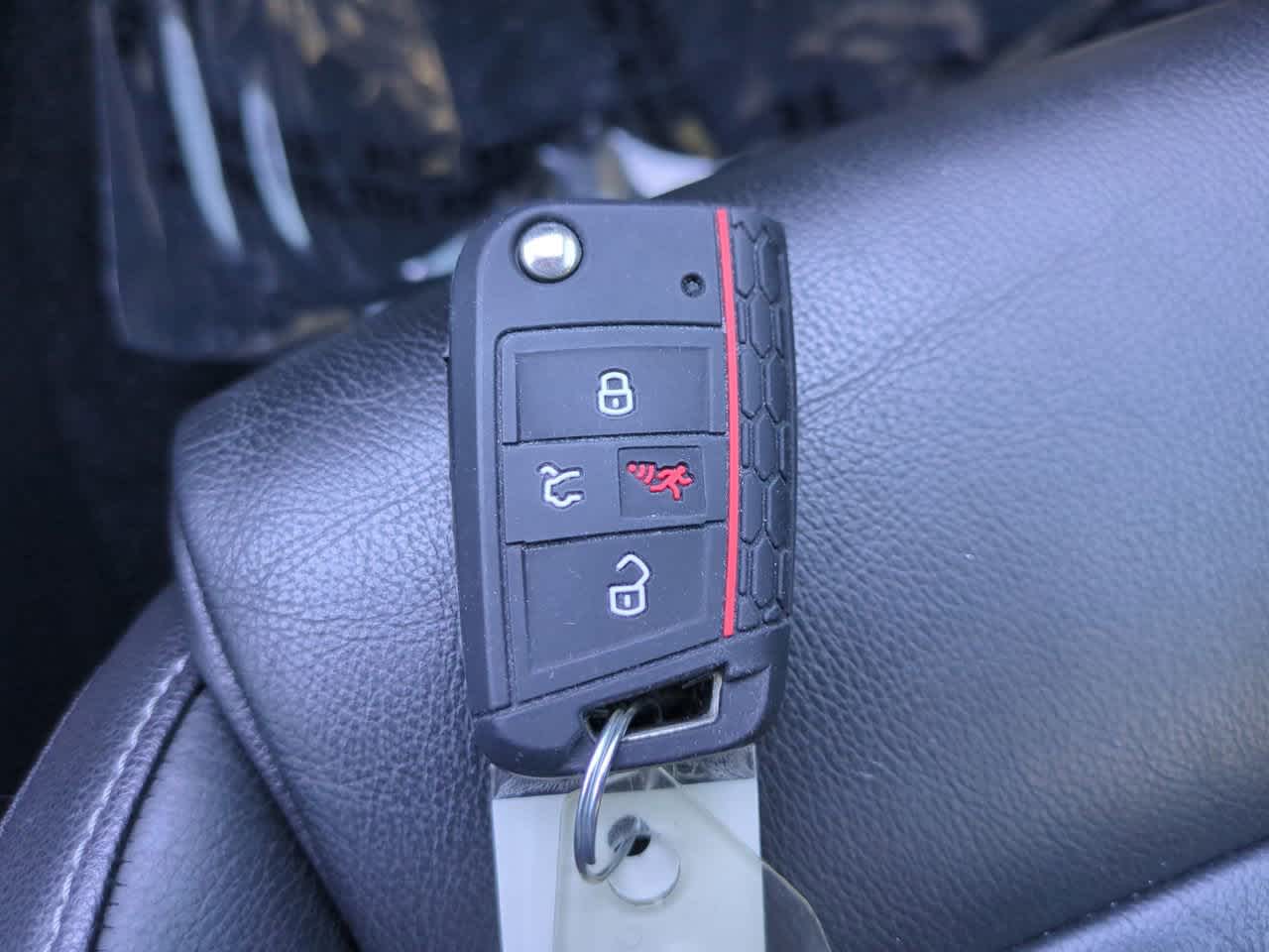 Thumbnail: 2016 Volkswagen Golf - 28