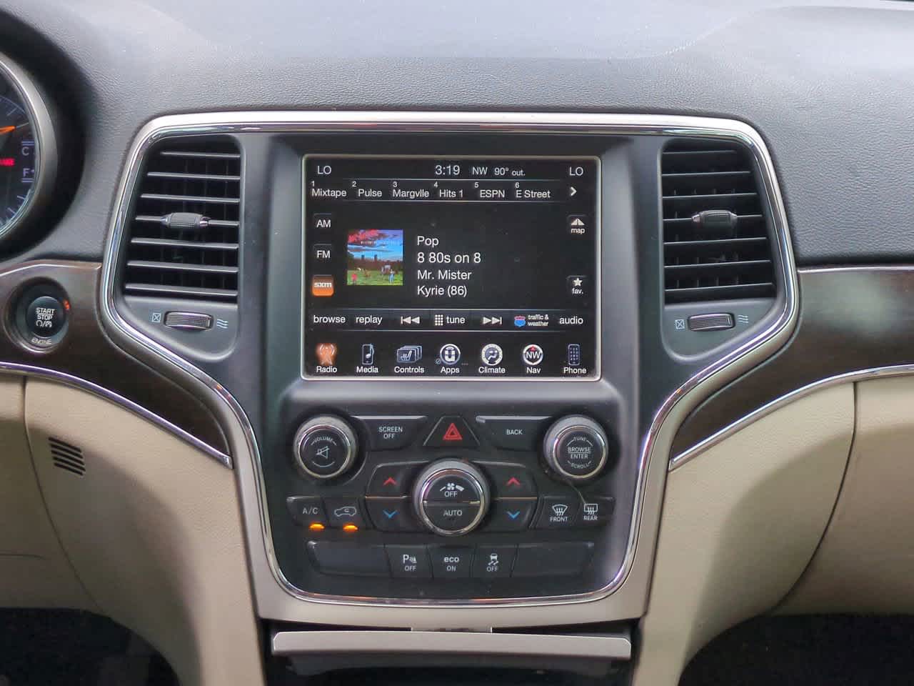 Thumbnail: 2015 Jeep Grand Cherokee - 17