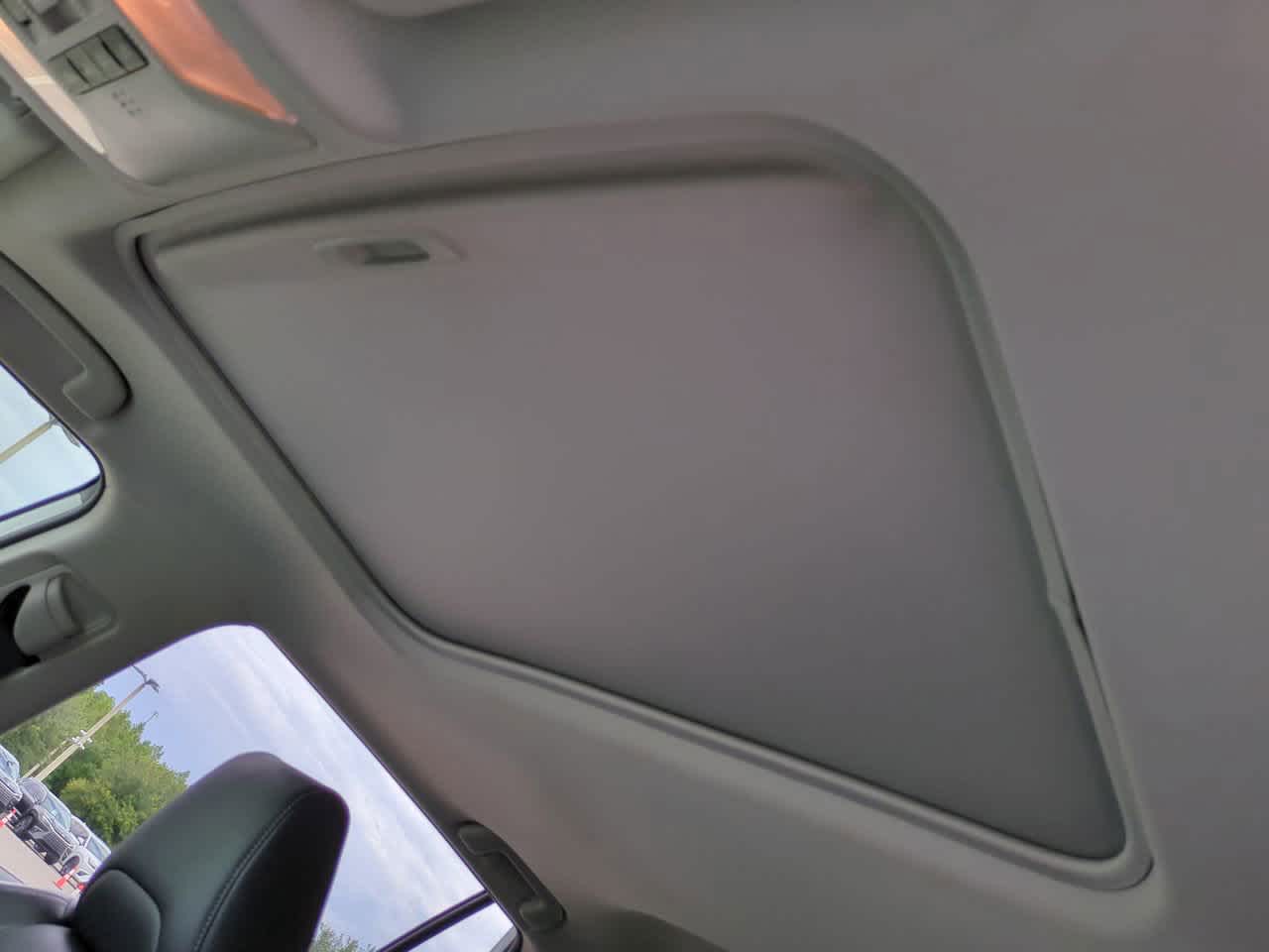 Thumbnail: 2019 Toyota RAV4 - 19