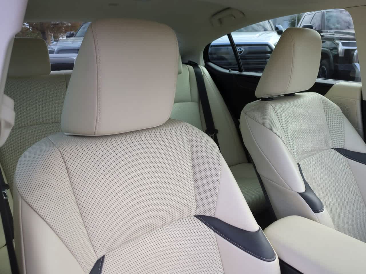 Thumbnail: 2022 Lexus ES - 7