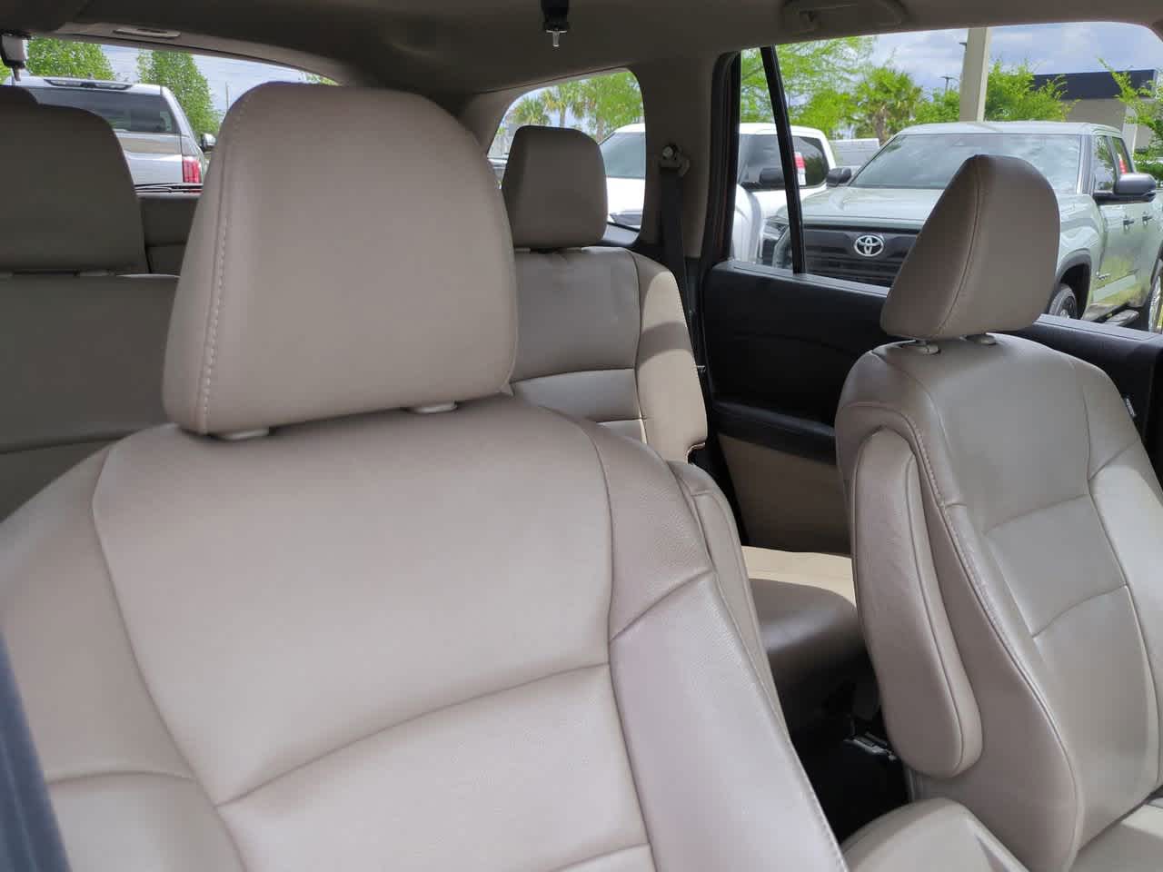 Thumbnail: 2017 Honda Pilot - 7