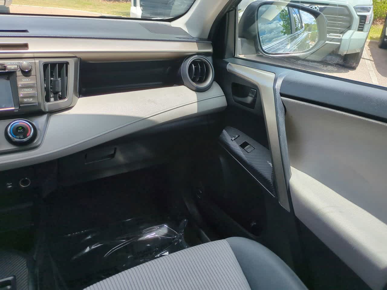 Thumbnail: 2014 Toyota RAV4 - 16