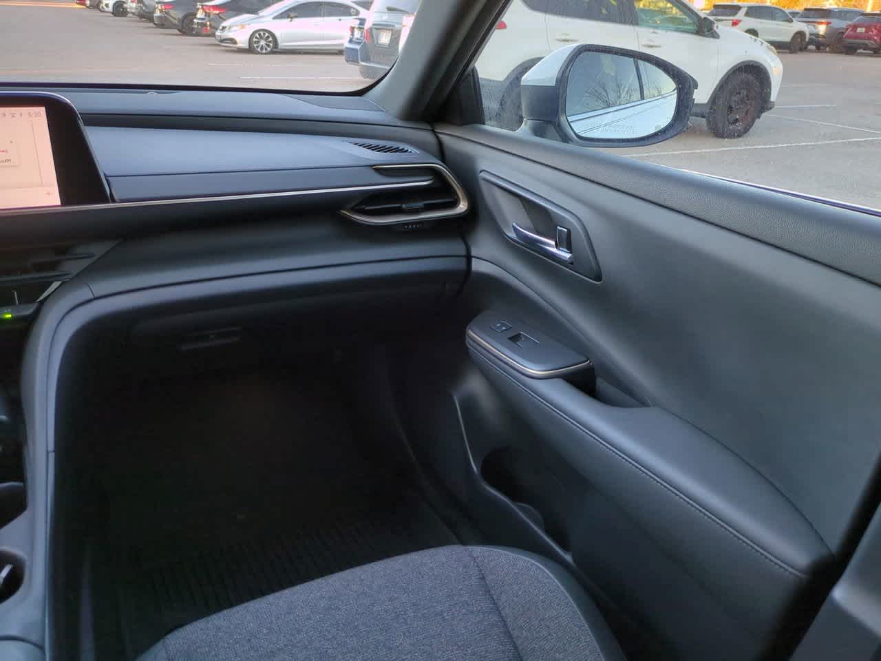 Thumbnail: 2023 Toyota Crown - 16