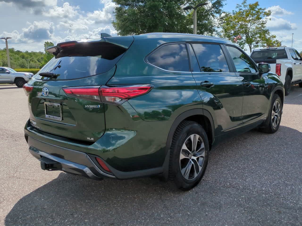 Thumbnail: 2023 Toyota Highlander - 6