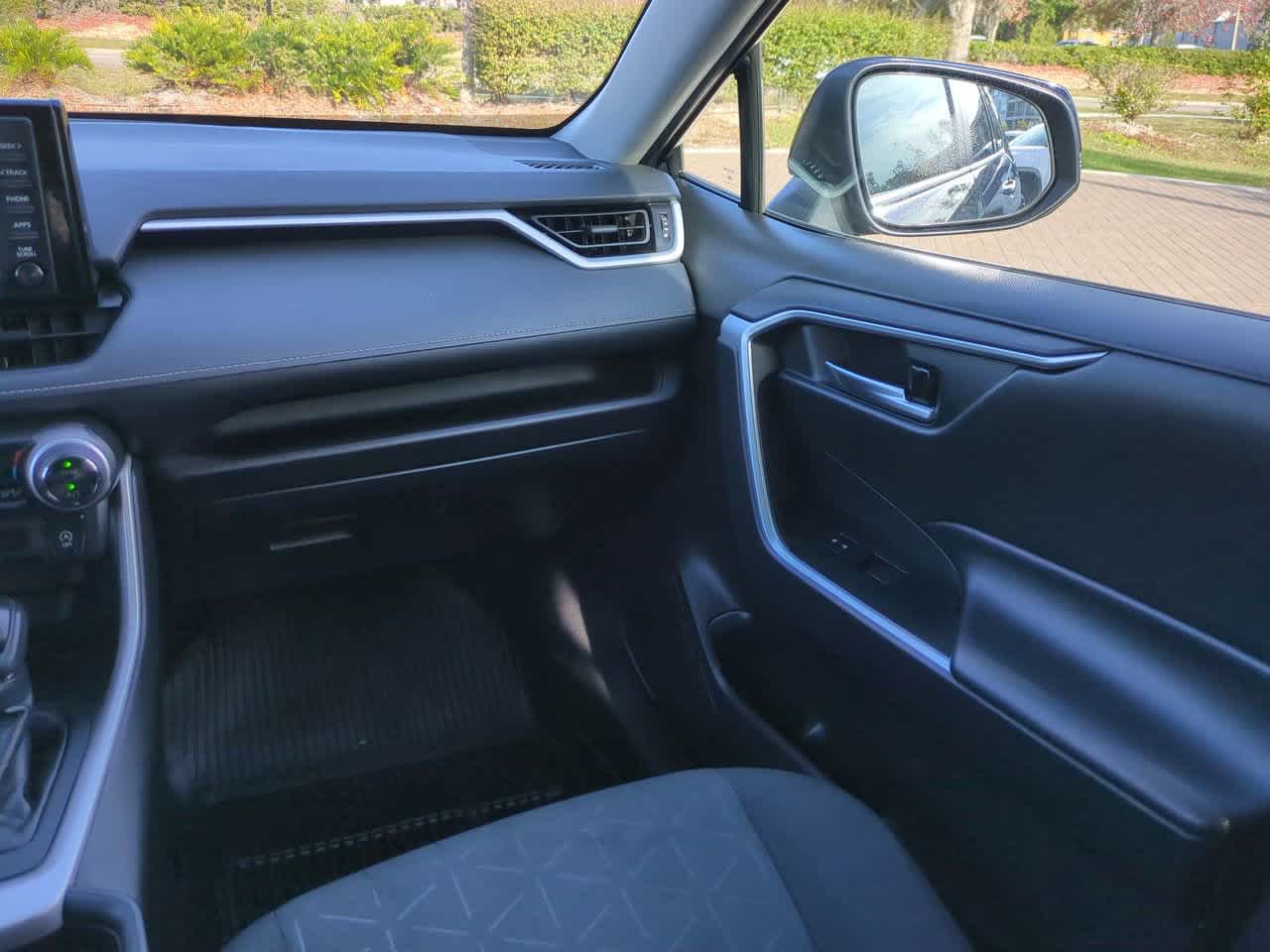 Thumbnail: 2021 Toyota RAV4 - 16