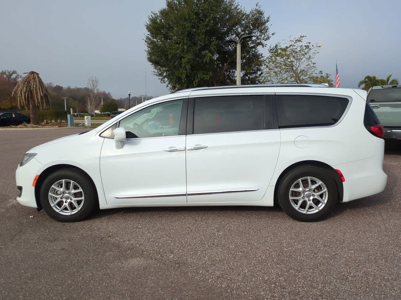 Thumbnail: 2020 Chrysler Pacifica - 3