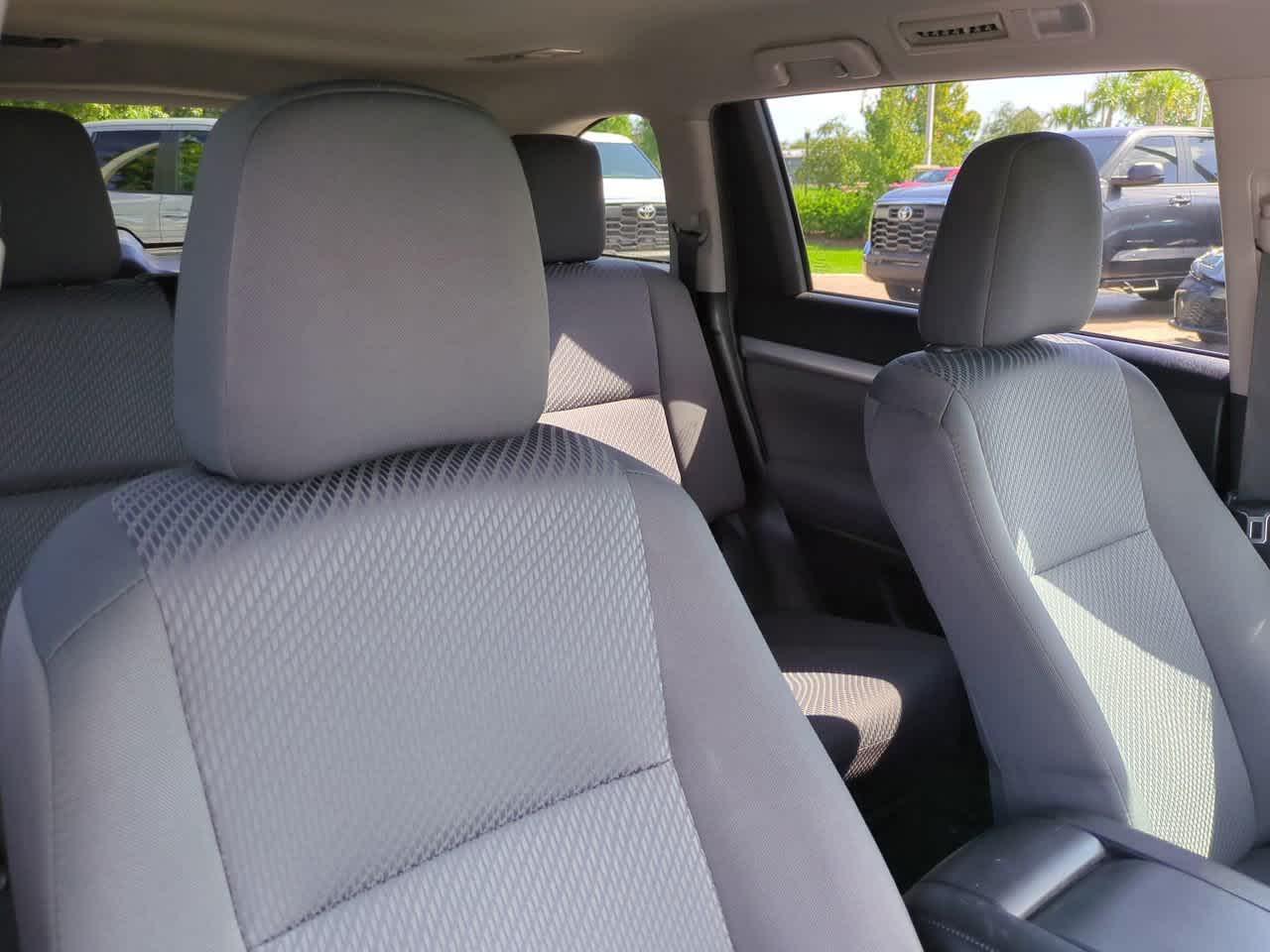 Thumbnail: 2019 Toyota Highlander - 7