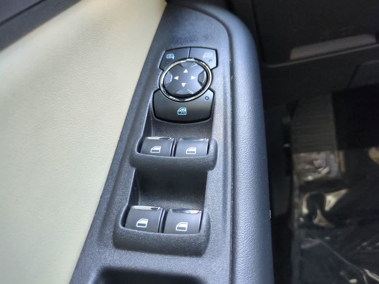 Thumbnail: 2022 Ford Edge - 21