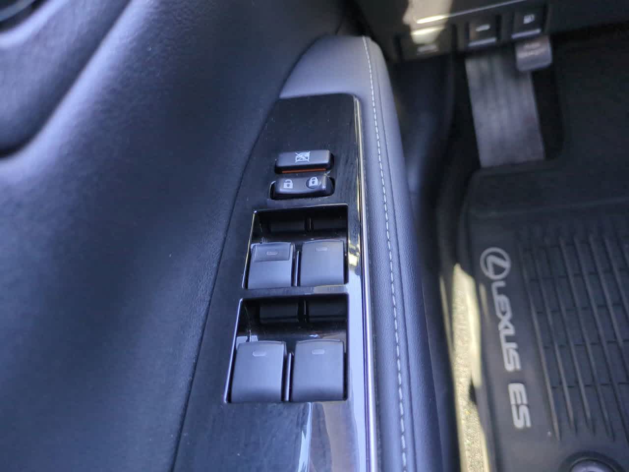 Thumbnail: 2018 Lexus ES - 22