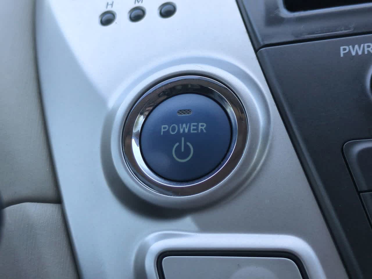 Thumbnail: 2014 Toyota Prius v - 25