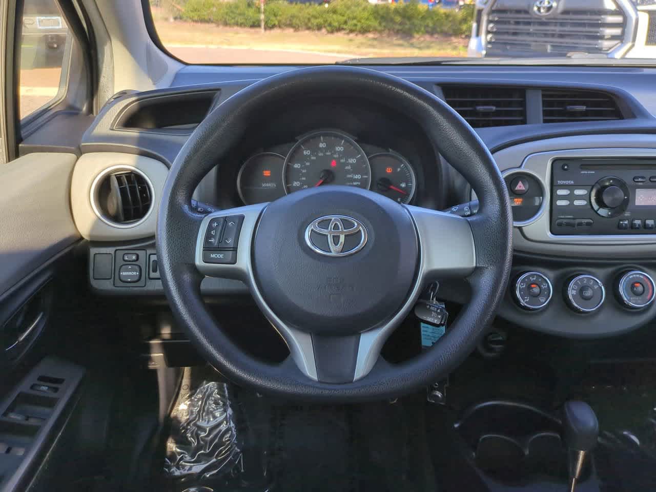 Thumbnail: 2013 Toyota Yaris - 15