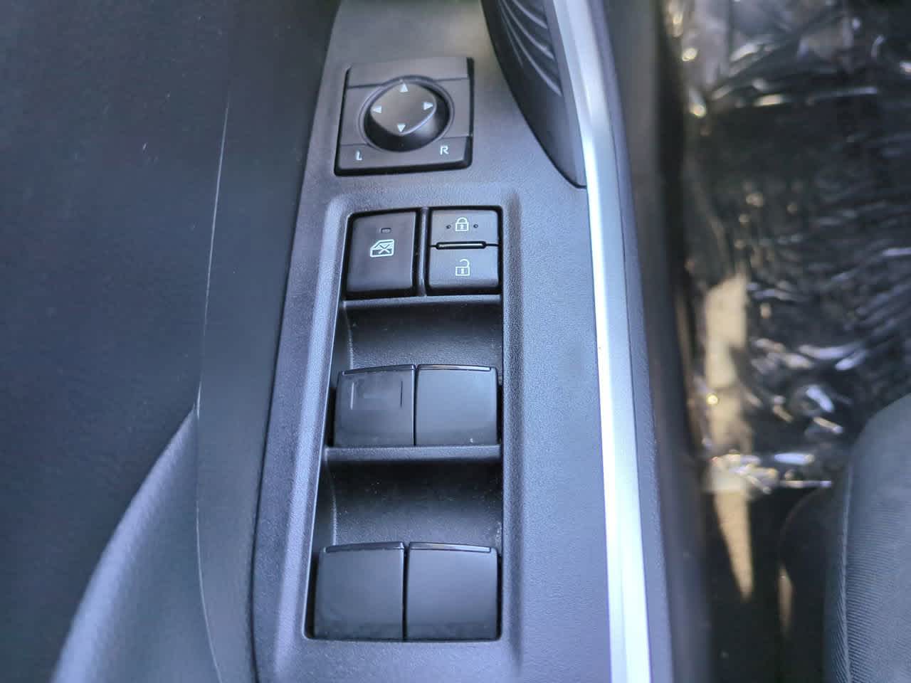 Thumbnail: 2022 Toyota RAV4 - 21