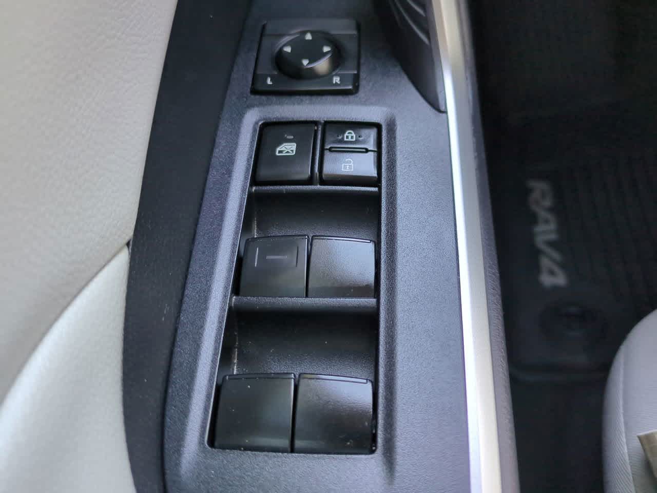 Thumbnail: 2019 Toyota RAV4 - 21