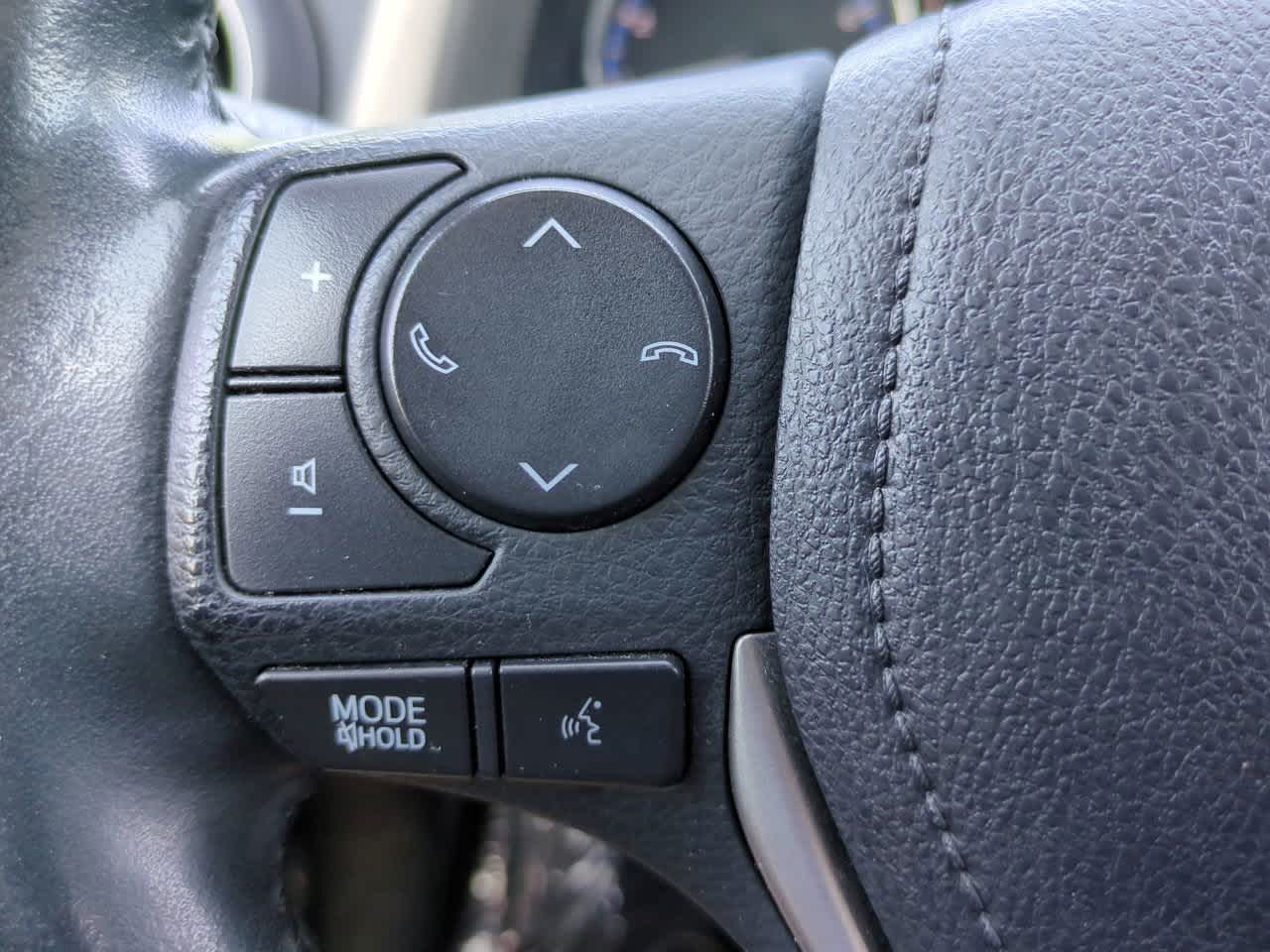 Thumbnail: 2016 Toyota RAV4 - 21