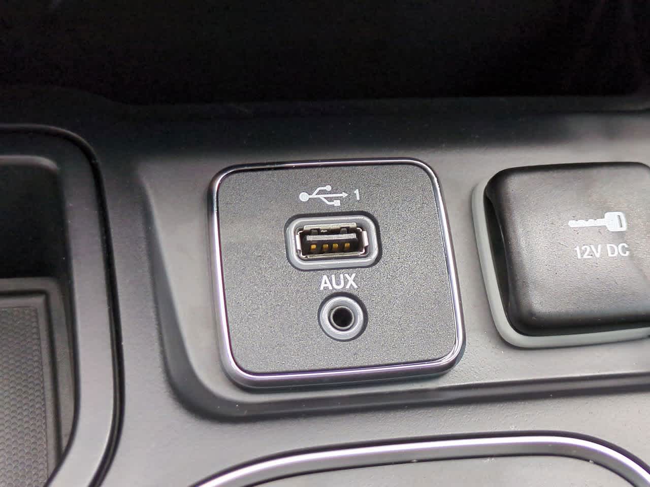 Thumbnail: 2019 Jeep Cherokee - 21