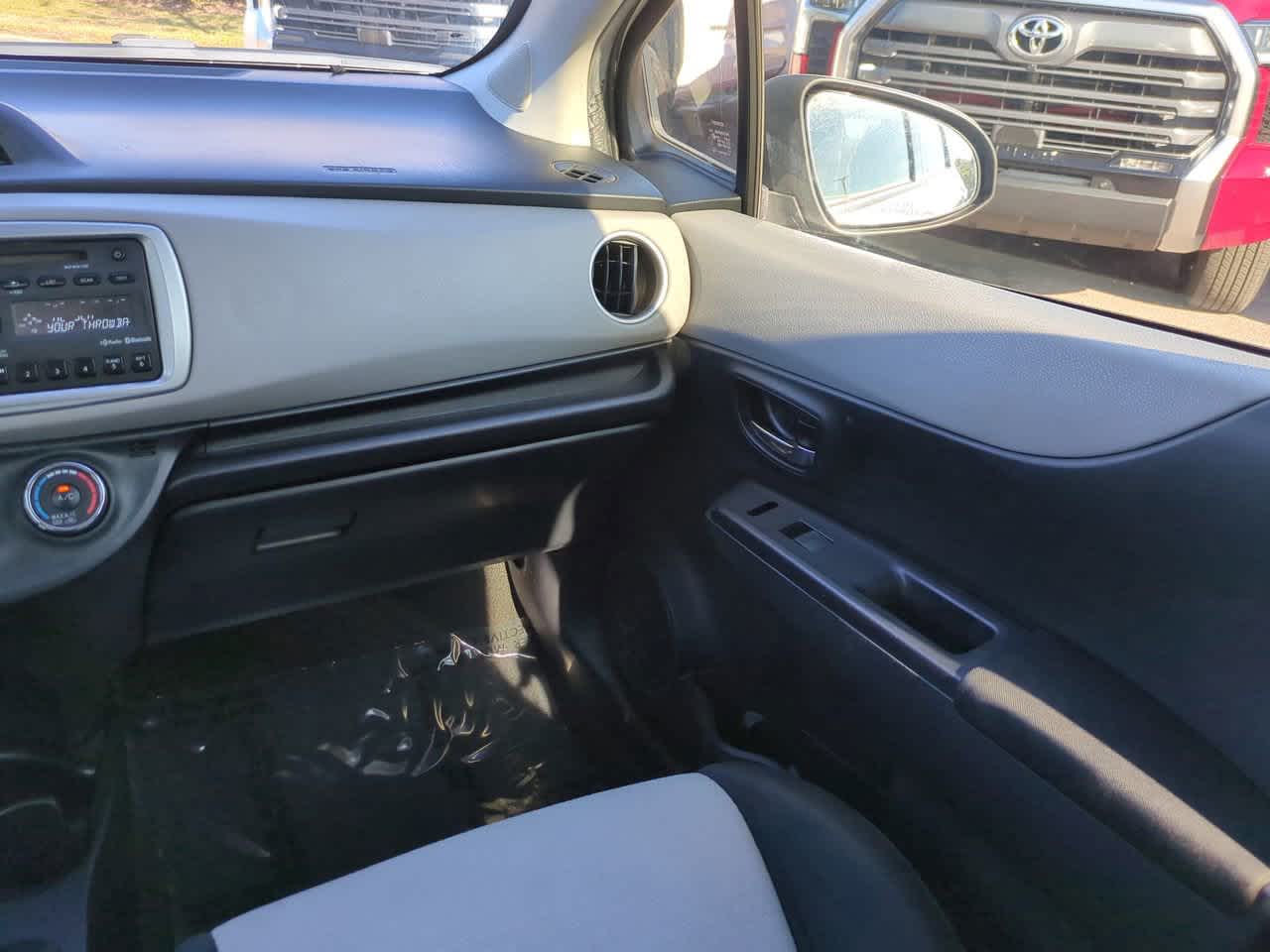 Thumbnail: 2013 Toyota Yaris - 16