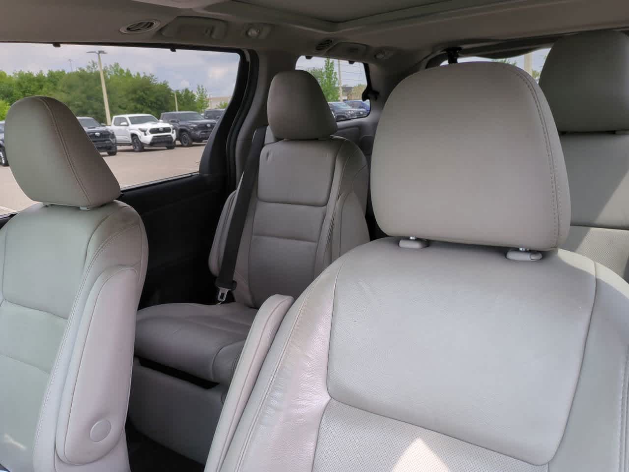 2015 Toyota Sienna Limited 8