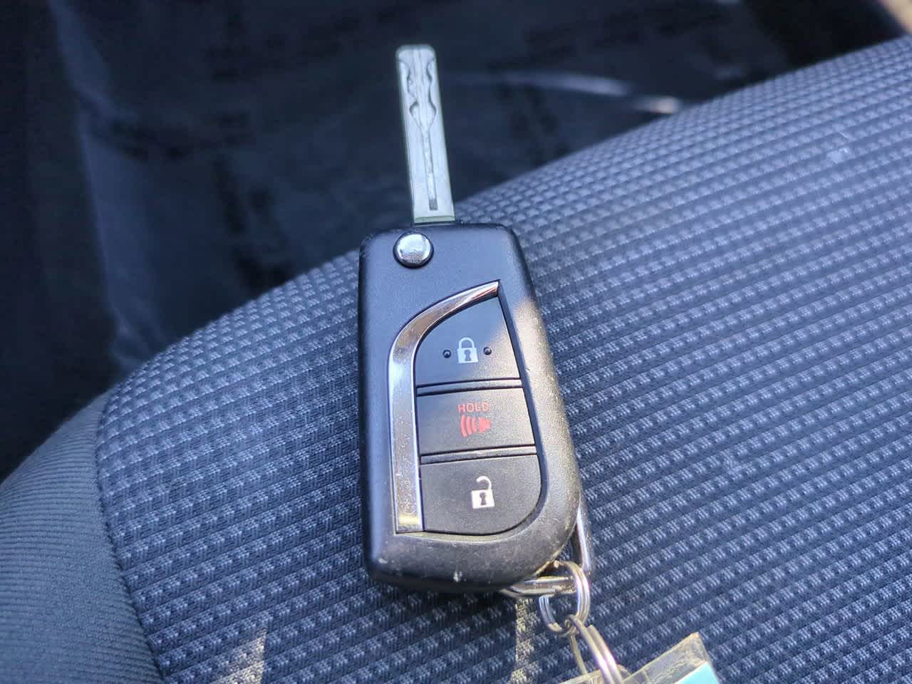 Thumbnail: 2022 Toyota RAV4 - 23