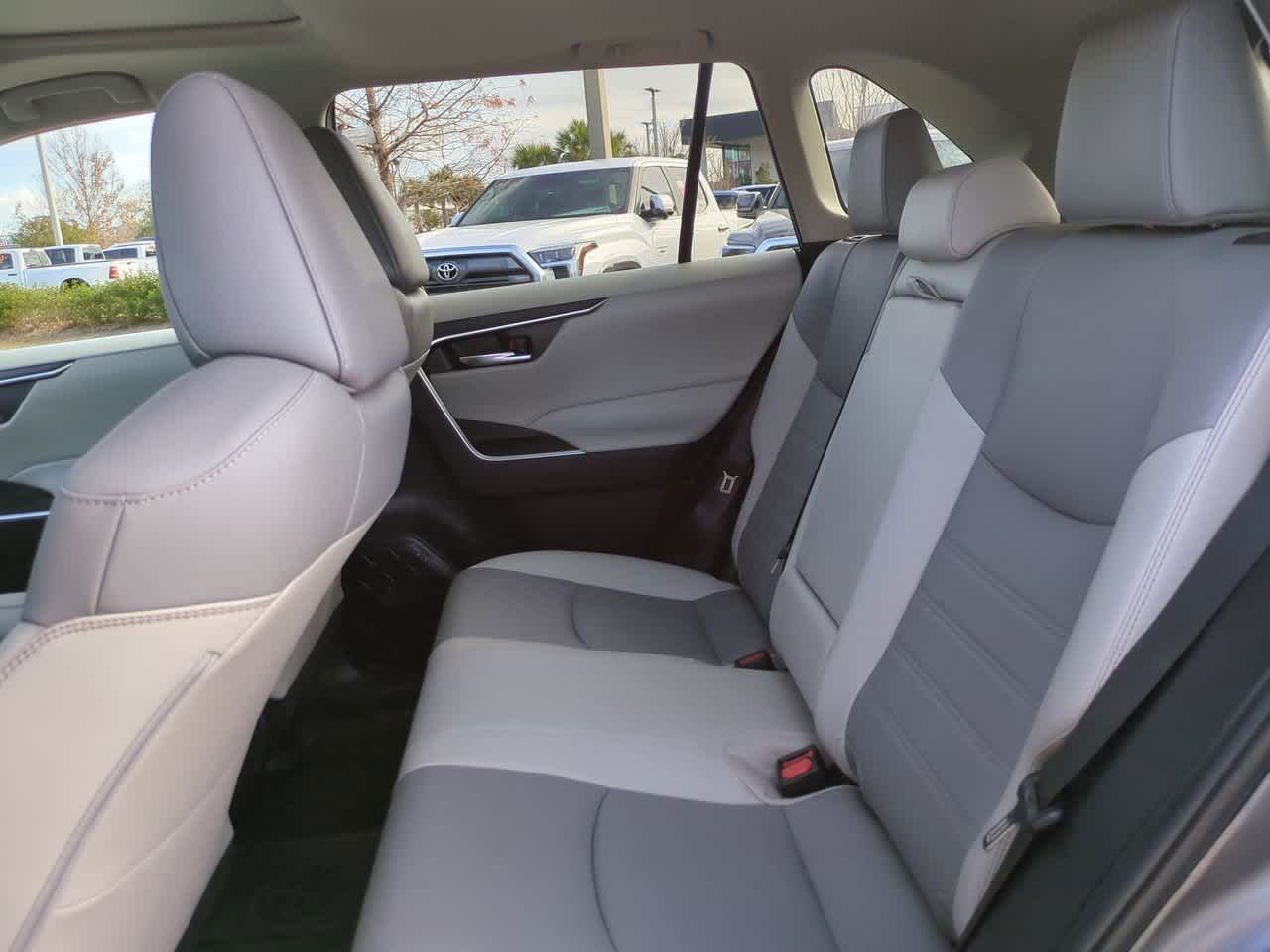 Thumbnail: 2022 Toyota RAV4 - 13