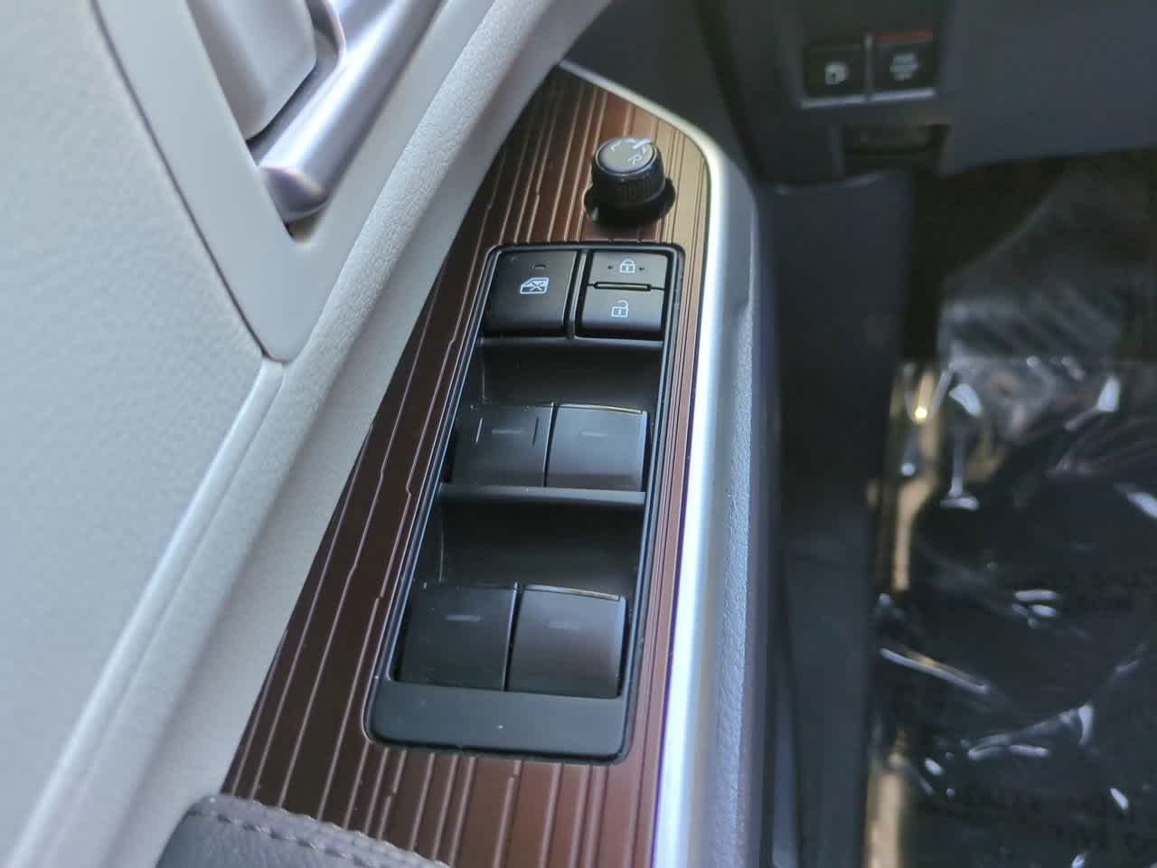 Thumbnail: 2024 Toyota Sienna - 23