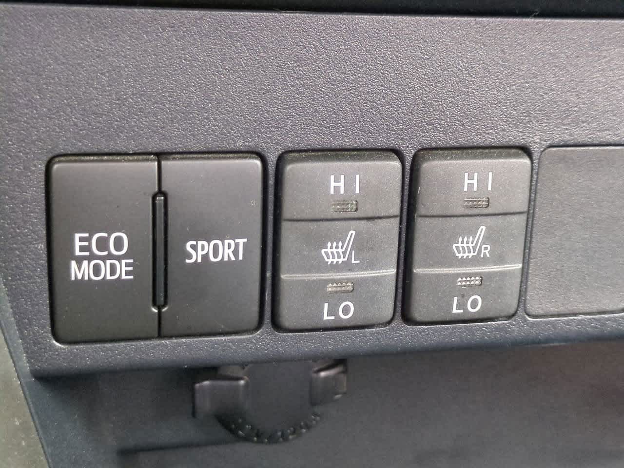 Thumbnail: 2013 Toyota RAV4 - 22