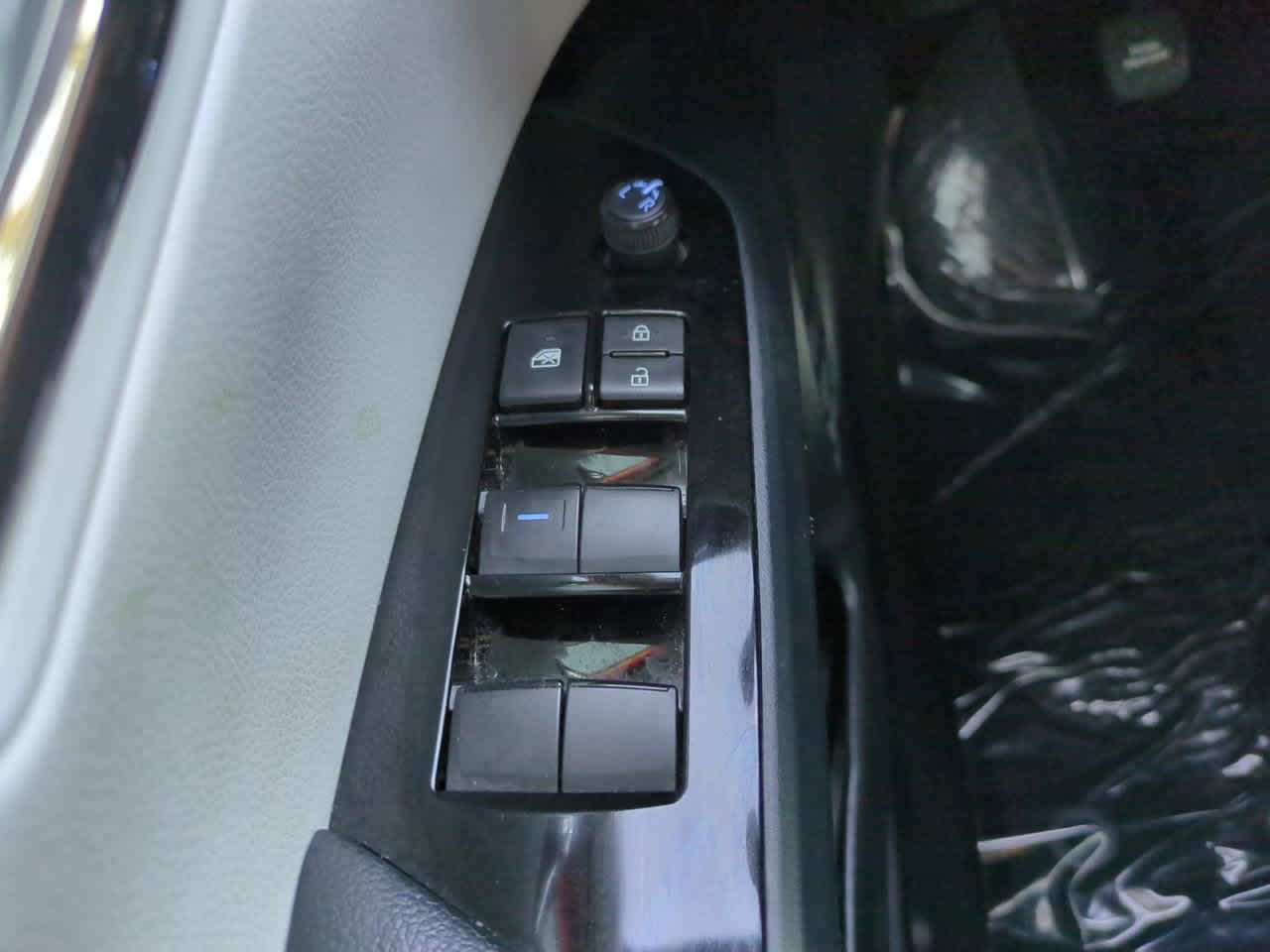 Thumbnail: 2021 Toyota Prius - 21