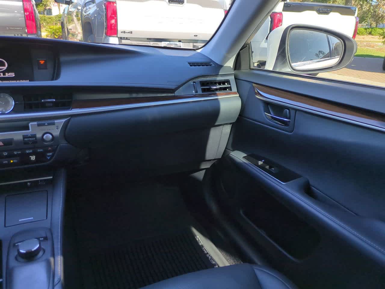 Thumbnail: 2018 Lexus ES - 16