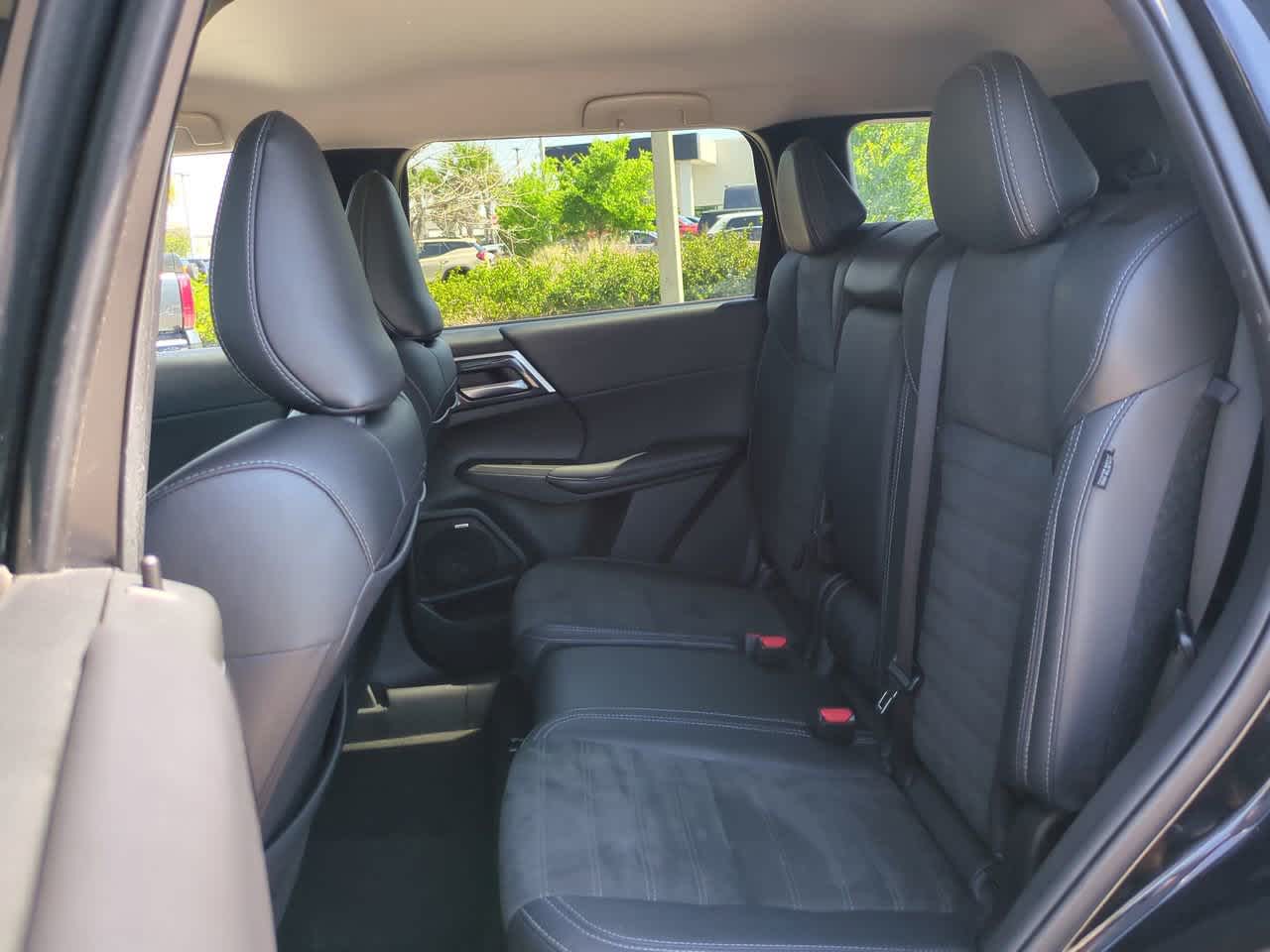 Thumbnail: 2025 Mitsubishi Outlander - 14