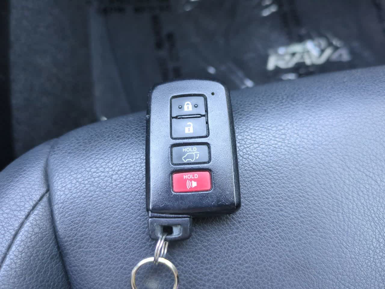 Thumbnail: 2013 Toyota RAV4 - 28