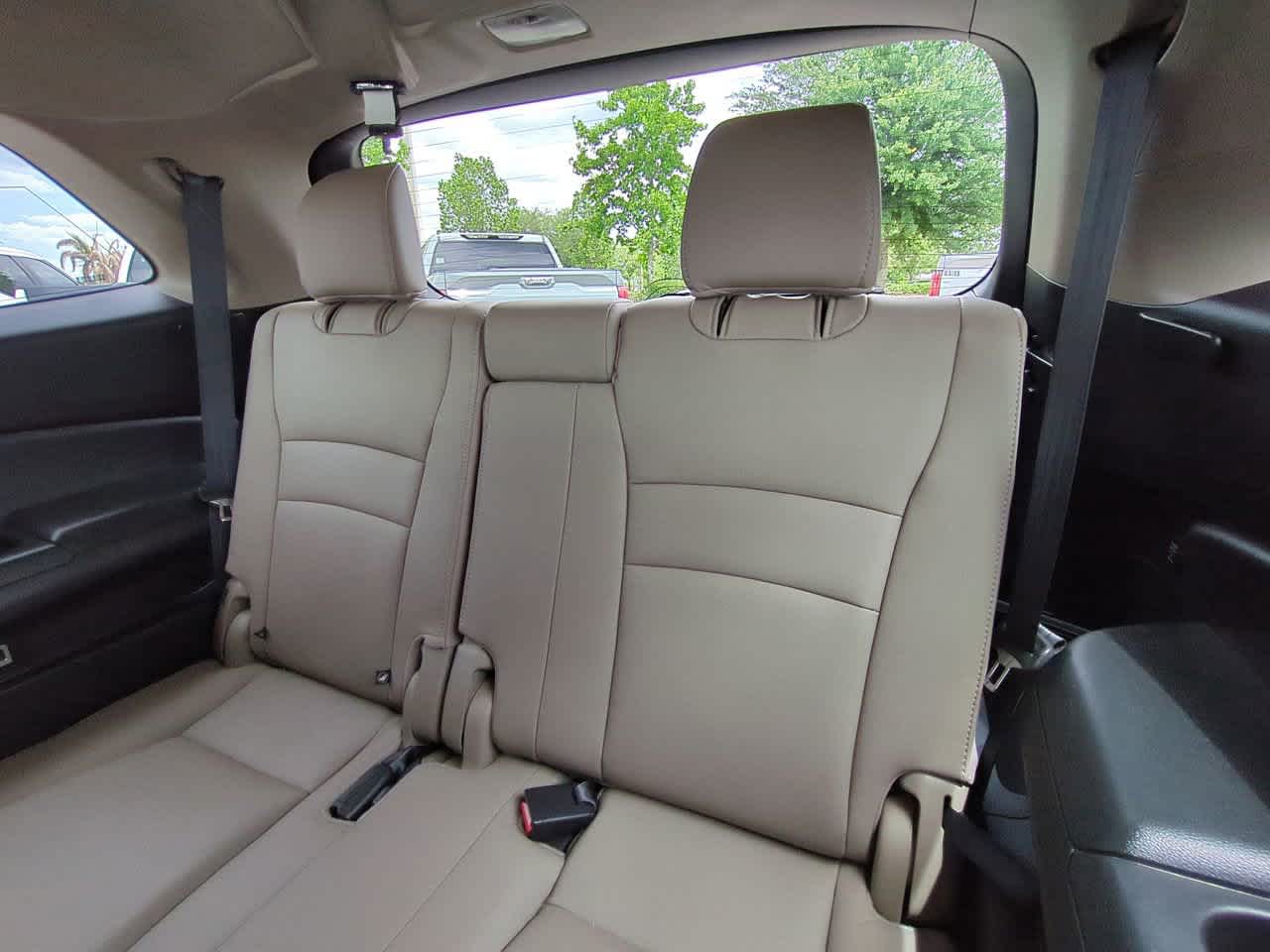 Thumbnail: 2017 Honda Pilot - 13