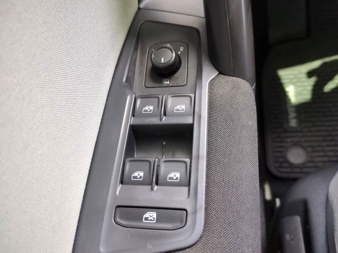 Thumbnail: 2021 Volkswagen Tiguan - 21