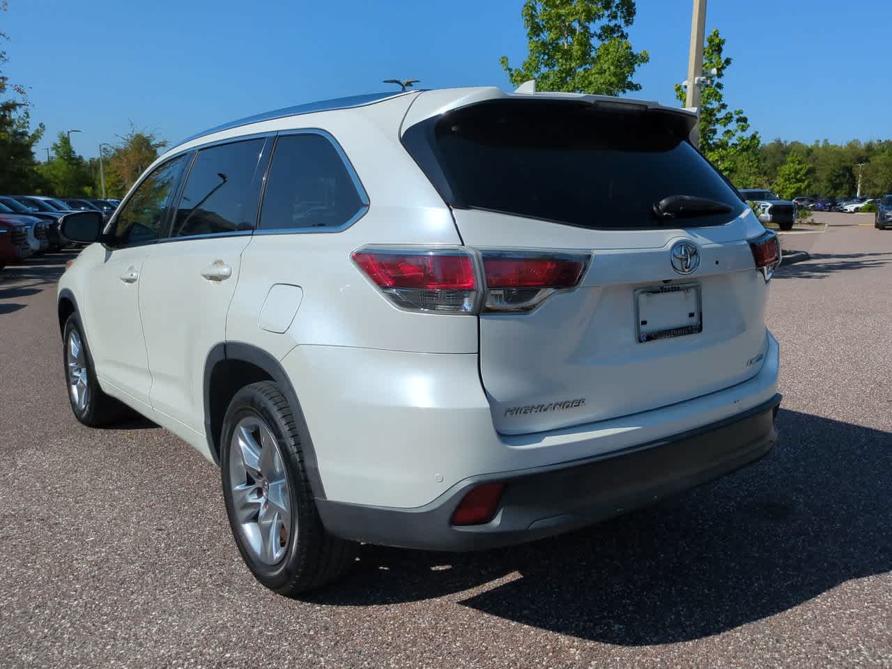 Thumbnail: 2016 Toyota Highlander - 4