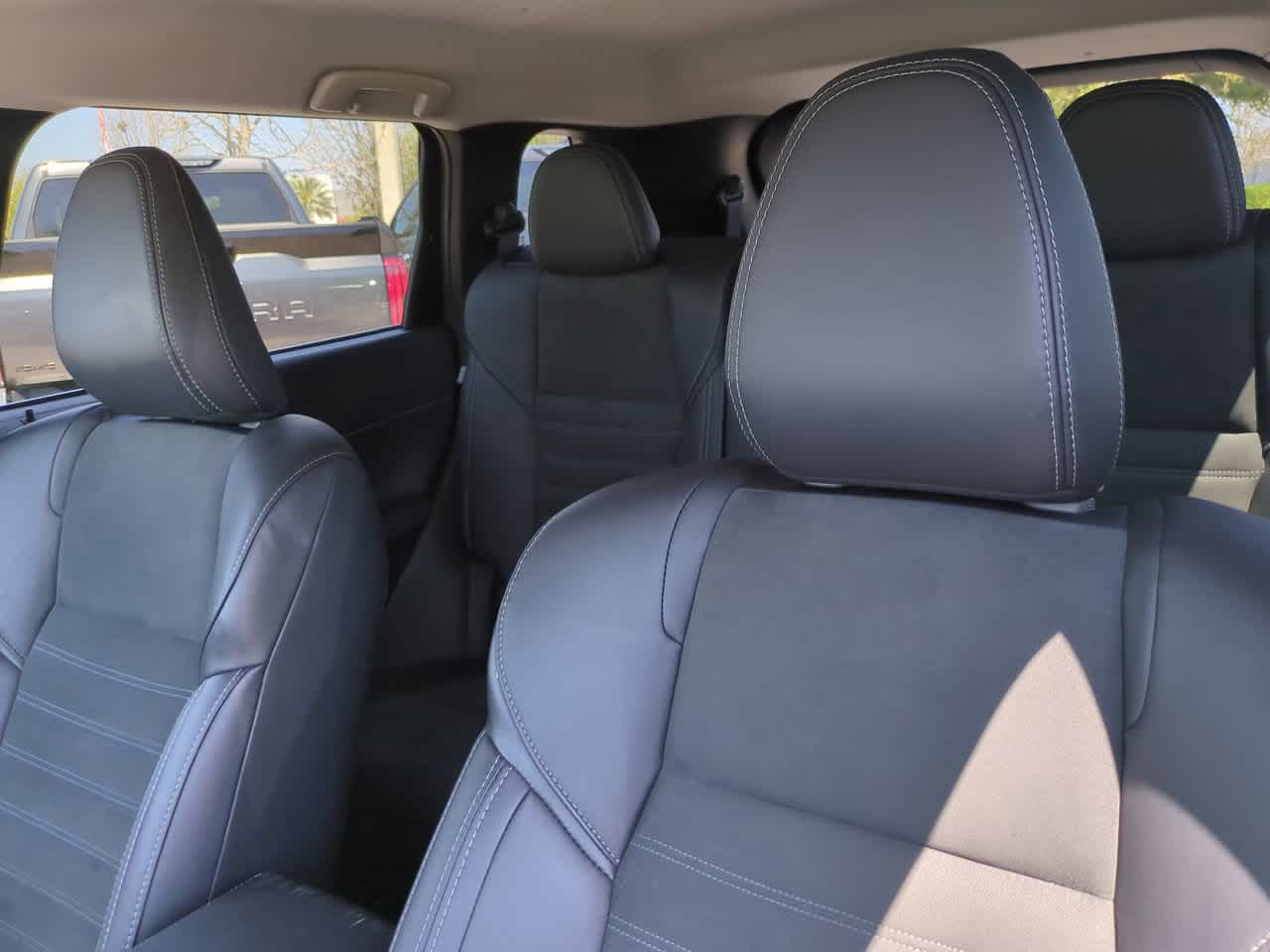 Thumbnail: 2025 Mitsubishi Outlander - 8