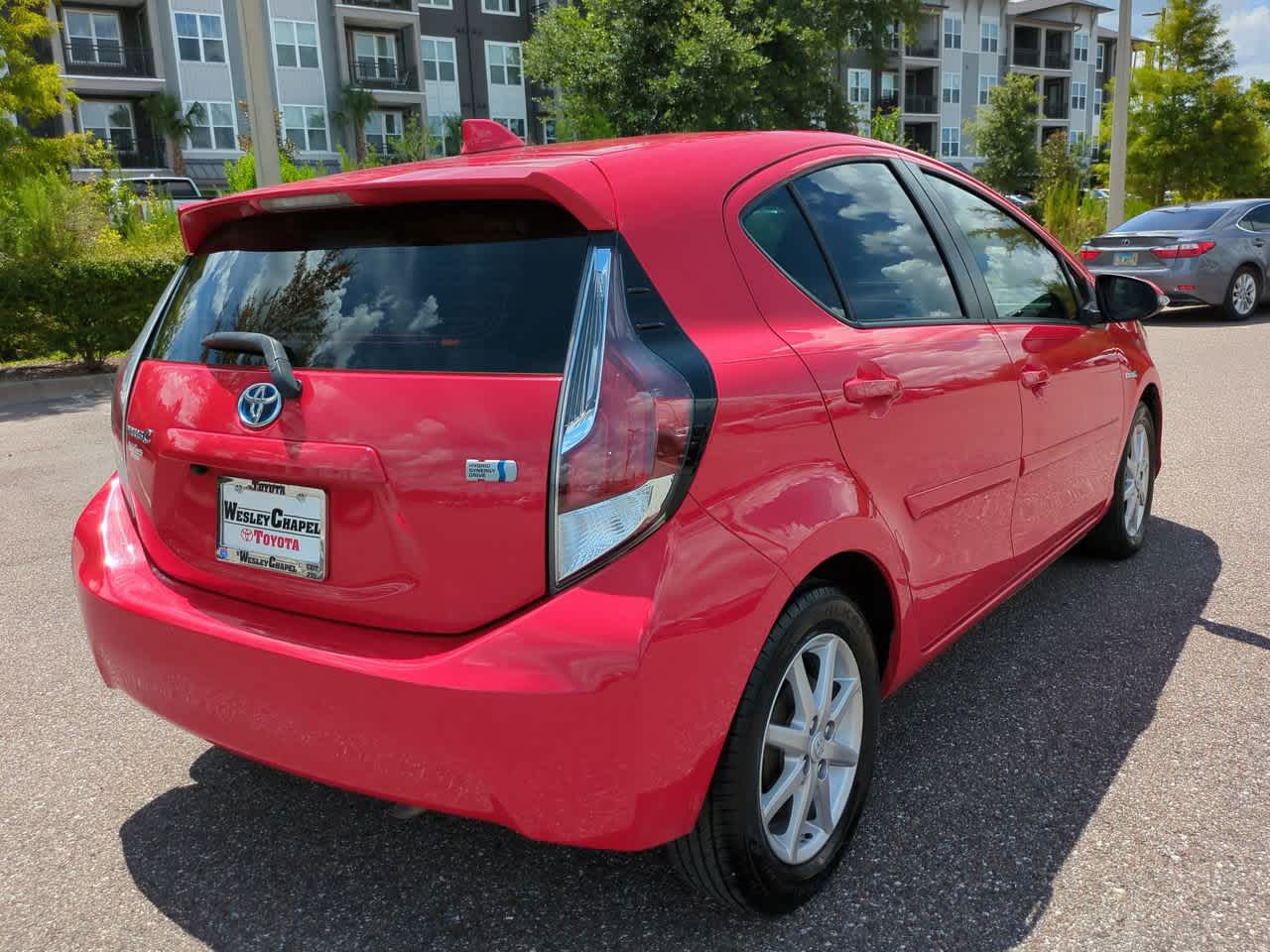 Thumbnail: 2016 Toyota Prius c - 6