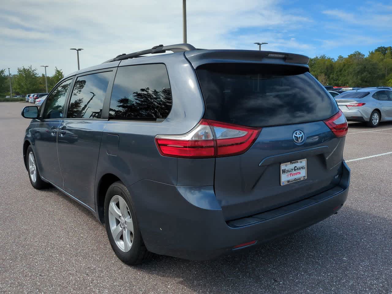 Thumbnail: 2015 Toyota Sienna - 4