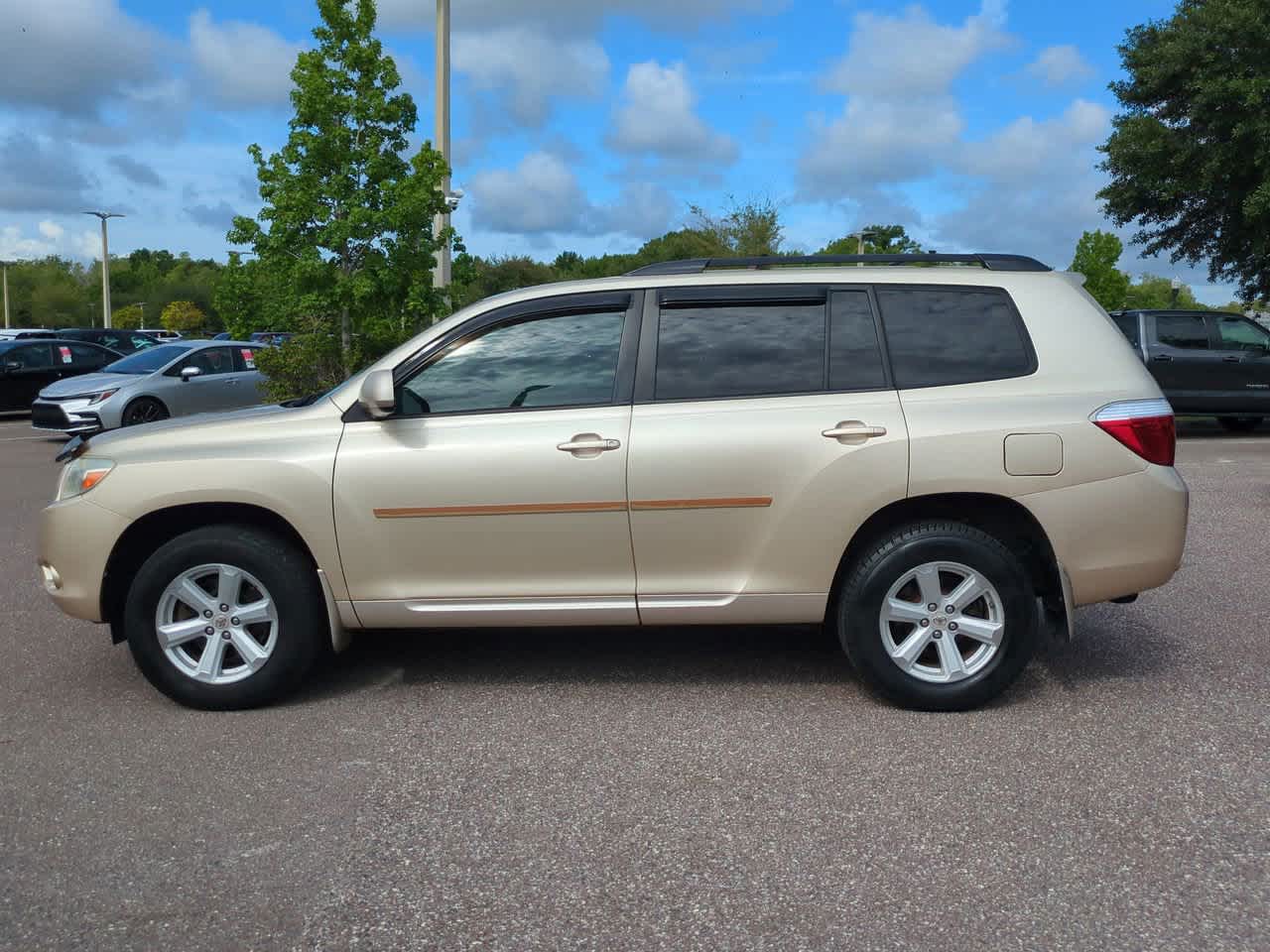 Thumbnail: 2010 Toyota Highlander - 3