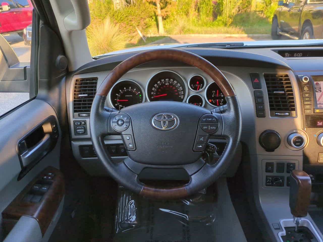 Thumbnail: 2010 Toyota Sequoia - 15